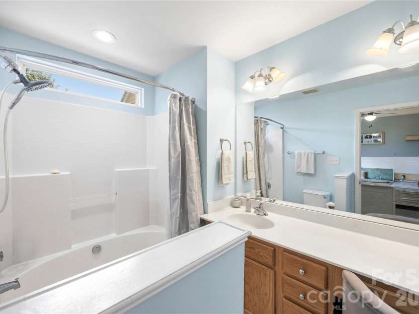 927 Claybrook Circle, Gastonia, NC 28054.  MLS# CAR4377727, YatesRealty ID 38811. 