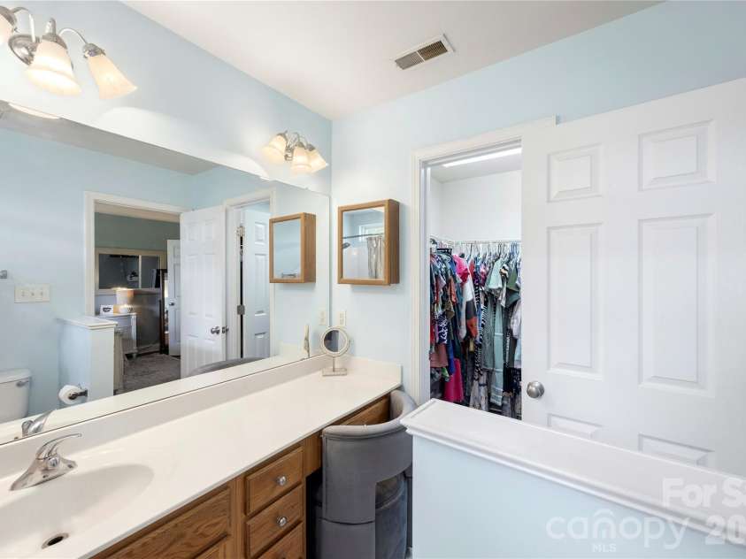 927 Claybrook Circle, Gastonia, NC 28054.  MLS# CAR4377727, YatesRealty ID 38811. 