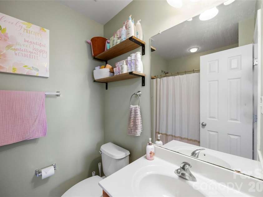 927 Claybrook Circle, Gastonia, NC 28054.  MLS# CAR4377727, YatesRealty ID 38811. 