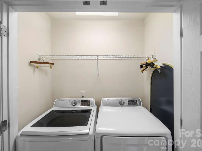 927 Claybrook Circle, Gastonia, NC 28054.  MLS# CAR4377727, YatesRealty ID 38811. 