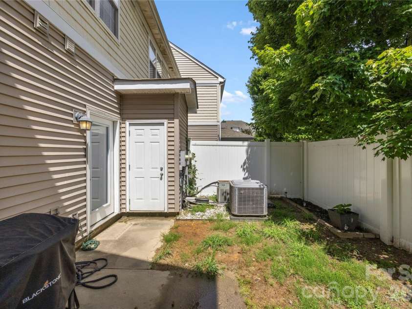 927 Claybrook Circle, Gastonia, NC 28054.  MLS# CAR4377727, YatesRealty ID 38811. 