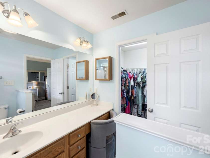 927 Claybrook Circle, Gastonia, NC 28054.  MLS# CAR4408887, YatesRealty ID 38811. 