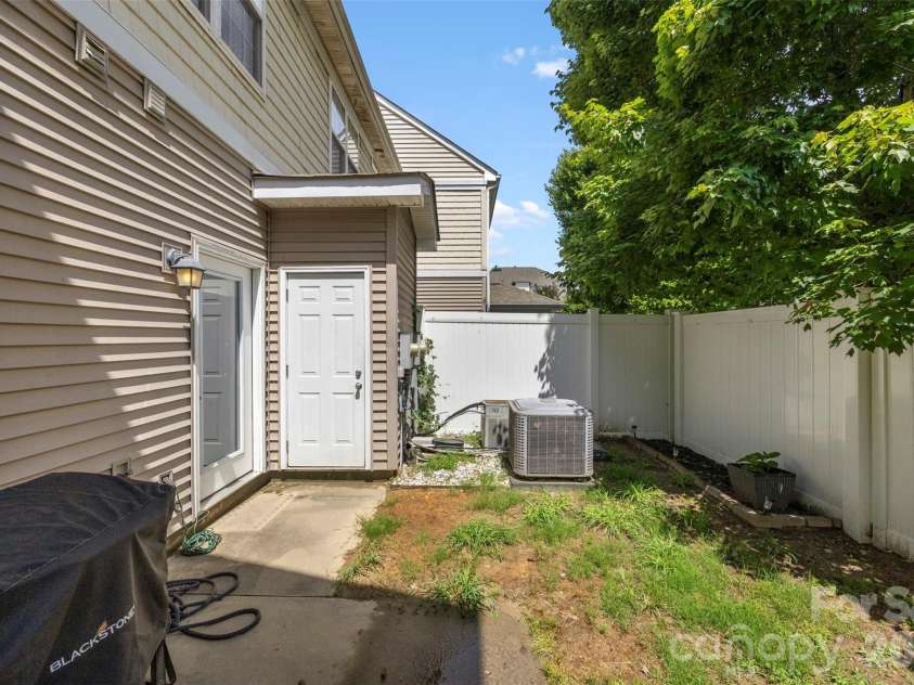 927 Claybrook Circle, Gastonia, NC 28054.  MLS# CAR4408887, YatesRealty ID 38811. 