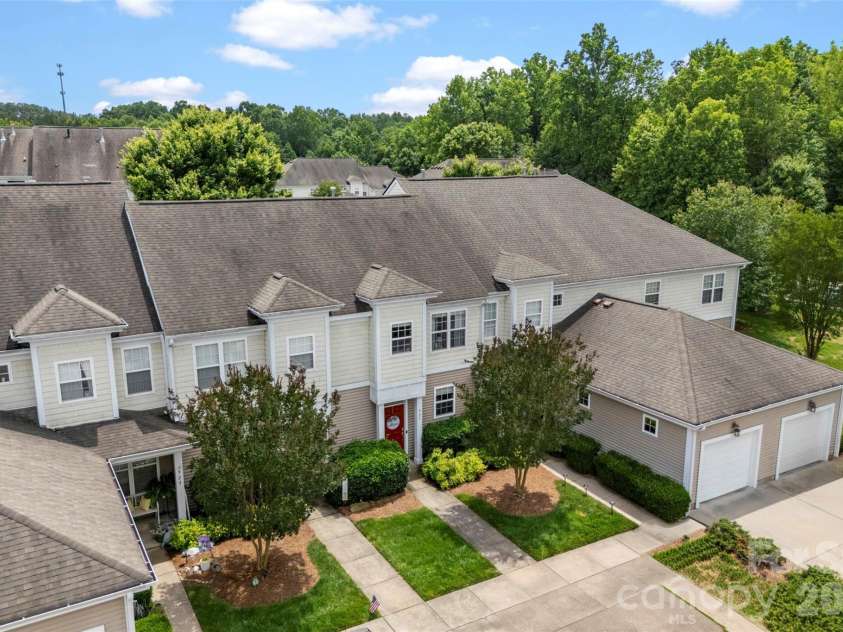927 Claybrook Circle, Gastonia, NC 28054.  MLS# CAR4408887, YatesRealty ID 38811. 