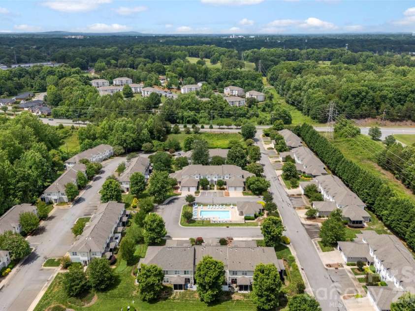927 Claybrook Circle, Gastonia, NC 28054.  MLS# CAR4408887, YatesRealty ID 38811. 