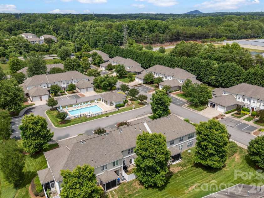 927 Claybrook Circle, Gastonia, NC 28054.  MLS# CAR4408887, YatesRealty ID 38811. 
