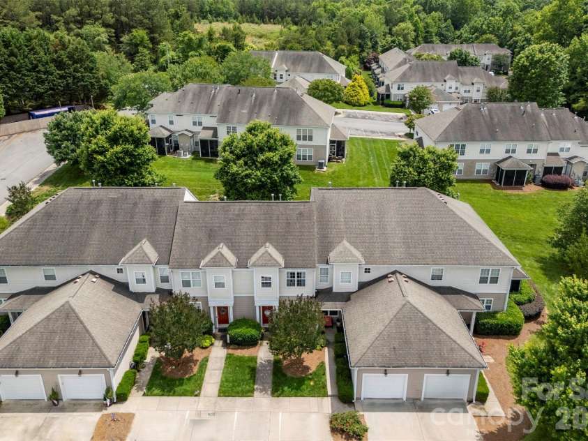 927 Claybrook Circle, Gastonia, NC 28054.  MLS# CAR4408887, YatesRealty ID 38811. 