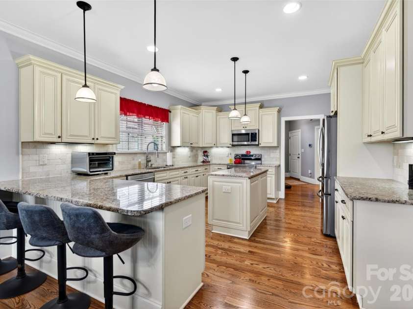 2330 Shiny Leaf Drive, Denver, NC 28037.  MLS# CAR4384279, YatesRealty ID 38812. Kitchen view from dining area.