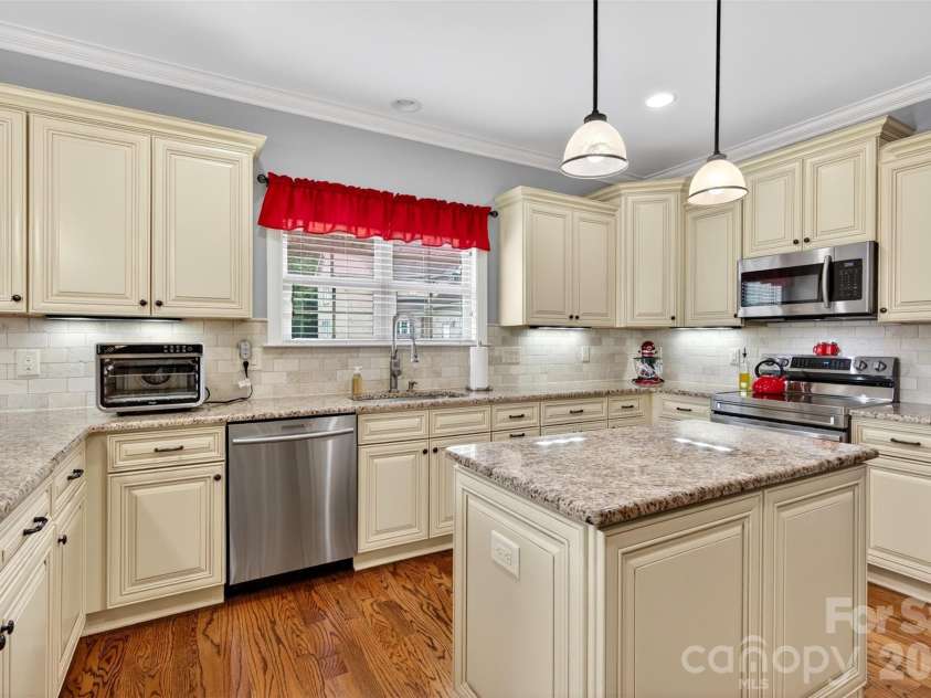 2330 Shiny Leaf Drive, Denver, NC 28037.  MLS# CAR4384279, YatesRealty ID 38812. Kitchen with granite and island and more.