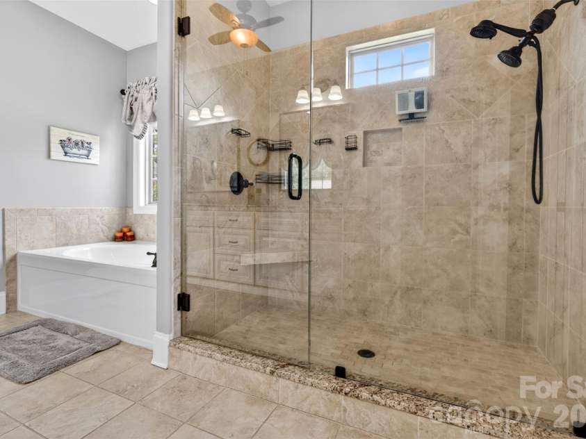 2330 Shiny Leaf Drive, Denver, NC 28037.  MLS# CAR4384279, YatesRealty ID 38812. Shower and soaking tub.