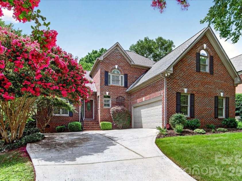 6784 Lynrose Court, Charlotte, NC 28226.  MLS# CAR4392258, YatesRealty ID 38813. 