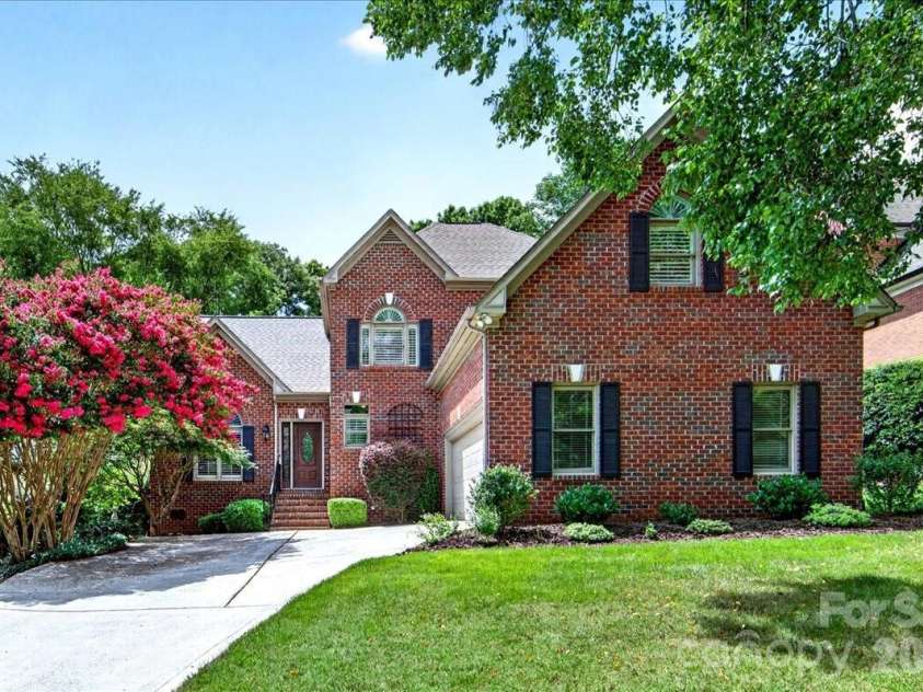 6784 Lynrose Court, Charlotte, NC 28226.  MLS# CAR4392258, YatesRealty ID 38813. 