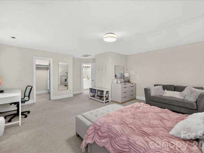 6784 Lynrose Court, Charlotte, NC 28226.  MLS# CAR4392258, YatesRealty ID 38813. 