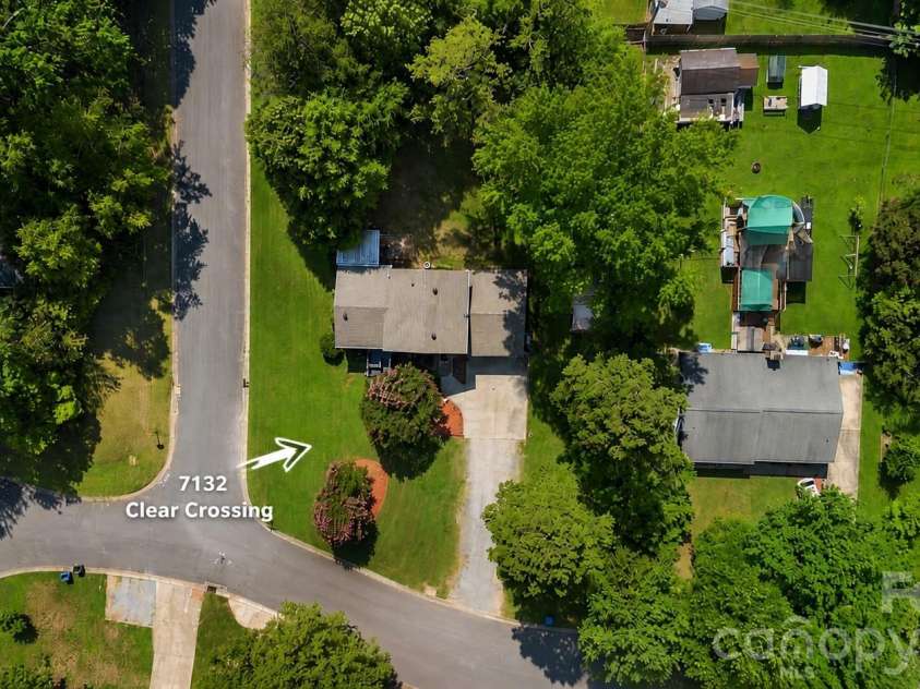7132 Clear Crossing Lane, Mint Hill, NC 28227.  MLS# CAR4404373, YatesRealty ID 38815. 