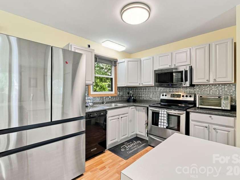 7132 Clear Crossing Lane, Mint Hill, NC 28227.  MLS# CAR4404373, YatesRealty ID 38815. 