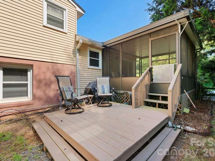 7132 Clear Crossing Lane, Mint Hill, NC 28227.  MLS# CAR4404373, YatesRealty ID 38815. 