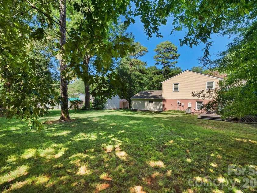 7132 Clear Crossing Lane, Mint Hill, NC 28227.  MLS# CAR4404373, YatesRealty ID 38815. 