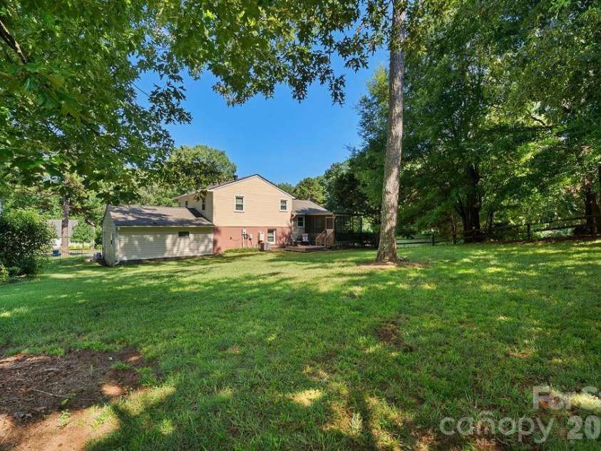 7132 Clear Crossing Lane, Mint Hill, NC 28227.  MLS# CAR4404373, YatesRealty ID 38815. 