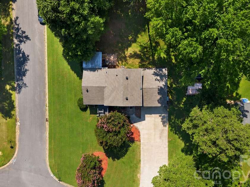 7132 Clear Crossing Lane, Mint Hill, NC 28227.  MLS# CAR4404373, YatesRealty ID 38815. 