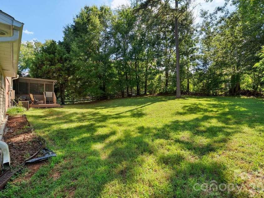 7132 Clear Crossing Lane, Mint Hill, NC 28227.  MLS# CAR4404373, YatesRealty ID 38815. Back Yard