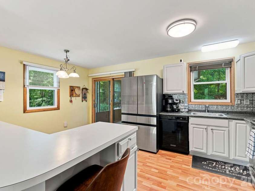 7132 Clear Crossing Lane, Mint Hill, NC 28227.  MLS# CAR4404373, YatesRealty ID 38815. Kitchen Main Level