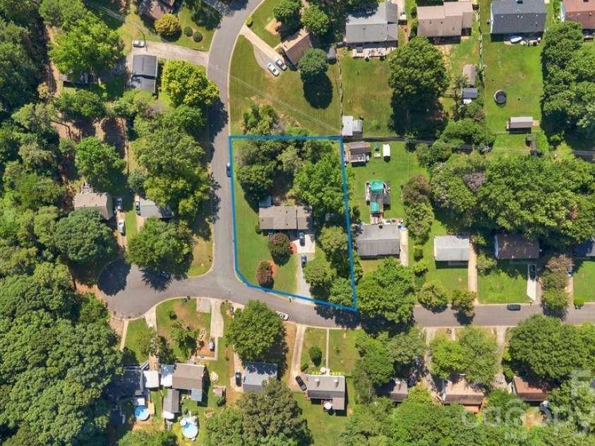 7132 Clear Crossing Lane, Mint Hill, NC 28227.  MLS# CAR4404373, YatesRealty ID 38815. Outline is approximate.
