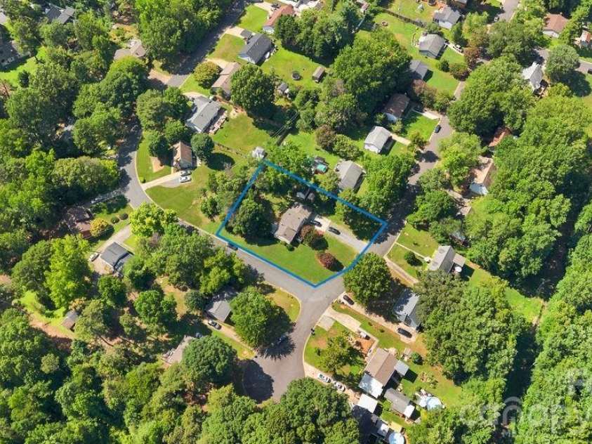 7132 Clear Crossing Lane, Mint Hill, NC 28227.  MLS# CAR4404373, YatesRealty ID 38815. Outline is approximate.