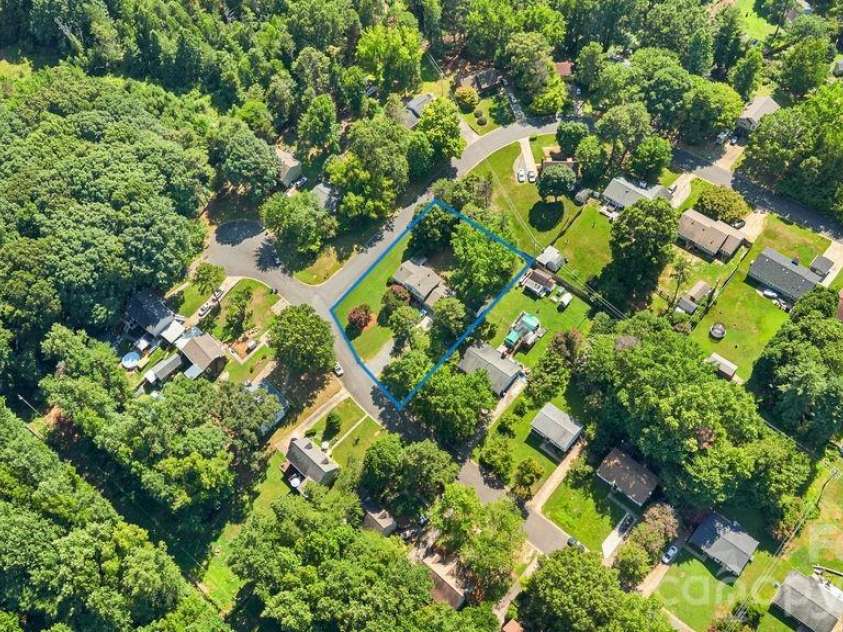 7132 Clear Crossing Lane, Mint Hill, NC 28227.  MLS# CAR4404373, YatesRealty ID 38815. Outline is approximate.