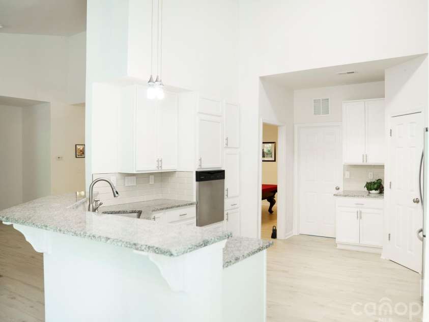 6117 Robert Street, Huntersville, NC 28078.  MLS# CAR4367163, YatesRealty ID 38816. Kitchen
