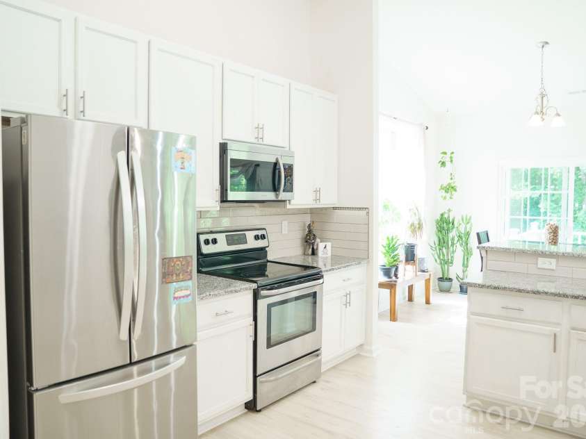6117 Robert Street, Huntersville, NC 28078.  MLS# CAR4367163, YatesRealty ID 38816. Kitchen