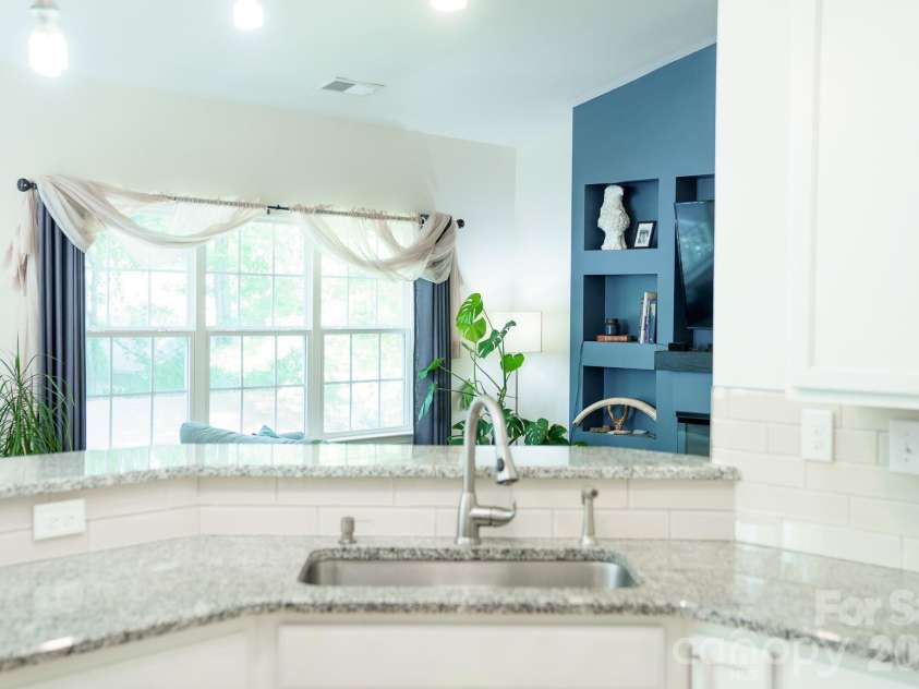 6117 Robert Street, Huntersville, NC 28078.  MLS# CAR4367163, YatesRealty ID 38816. Kitchen