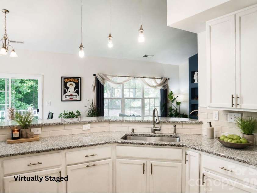 6117 Robert Street, Huntersville, NC 28078.  MLS# CAR4367163, YatesRealty ID 38816. Kitchen