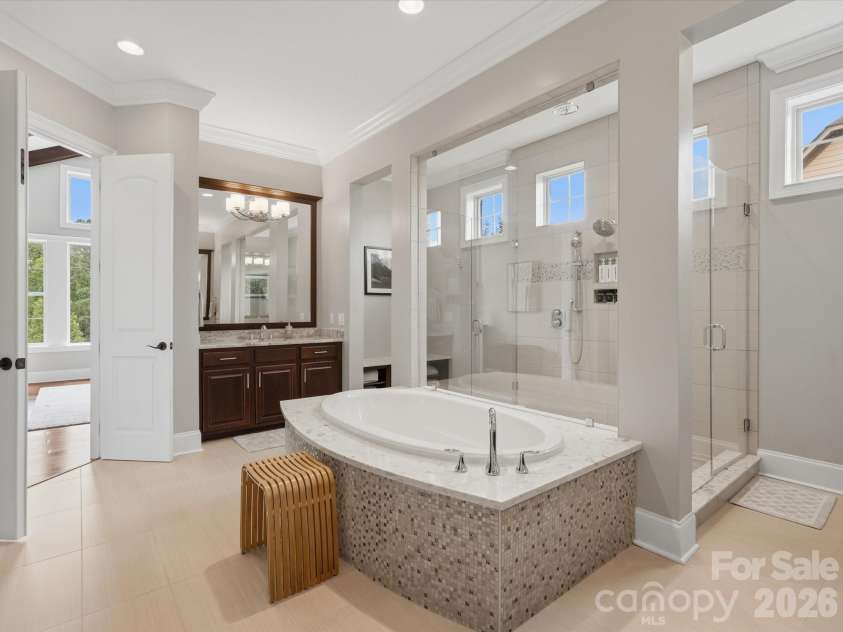 1124 Ladera Drive, Waxhaw, NC 28173.  MLS# CAR4396719, YatesRealty ID 38817. Primary Bath