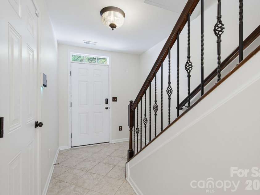 225 Lincoln Street, Charlotte, NC 28203.  MLS# CAR4402085, YatesRealty ID 38818. 