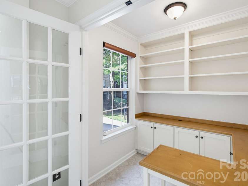 225 Lincoln Street, Charlotte, NC 28203.  MLS# CAR4402085, YatesRealty ID 38818. 