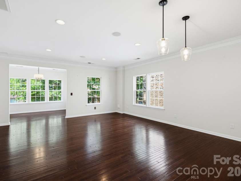 225 Lincoln Street, Charlotte, NC 28203.  MLS# CAR4402085, YatesRealty ID 38818. 