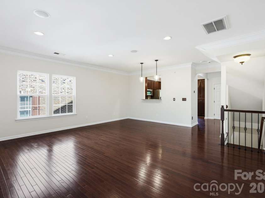 225 Lincoln Street, Charlotte, NC 28203.  MLS# CAR4402085, YatesRealty ID 38818. 