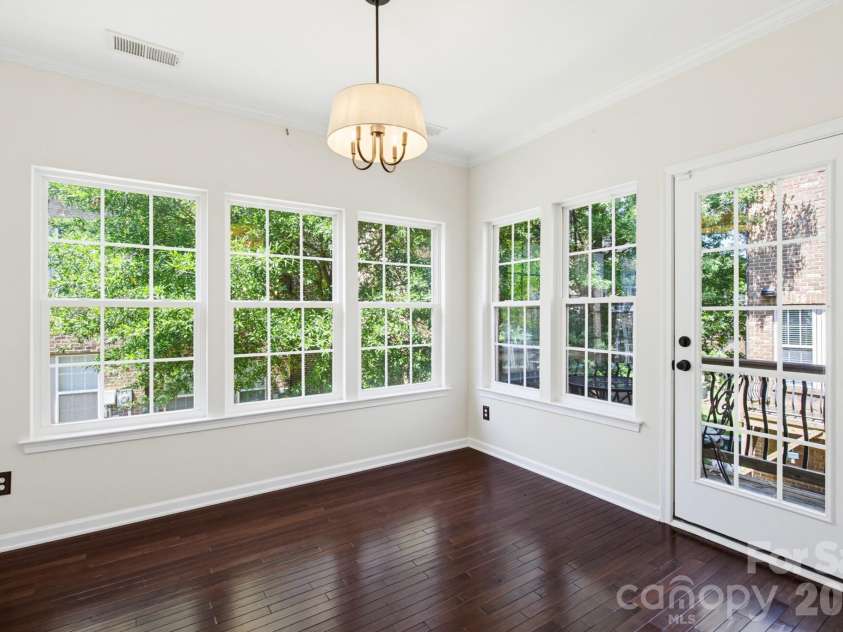 225 Lincoln Street, Charlotte, NC 28203.  MLS# CAR4402085, YatesRealty ID 38818. 