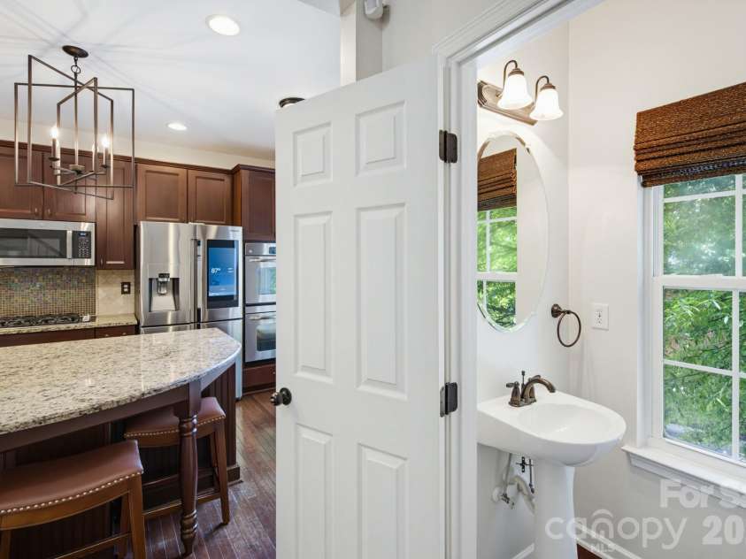 225 Lincoln Street, Charlotte, NC 28203.  MLS# CAR4402085, YatesRealty ID 38818. 