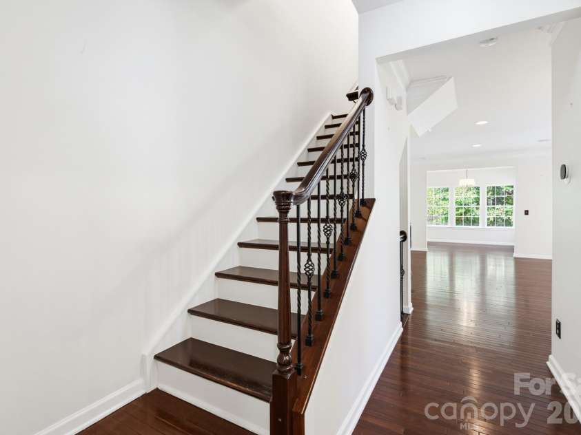 225 Lincoln Street, Charlotte, NC 28203.  MLS# CAR4402085, YatesRealty ID 38818. 