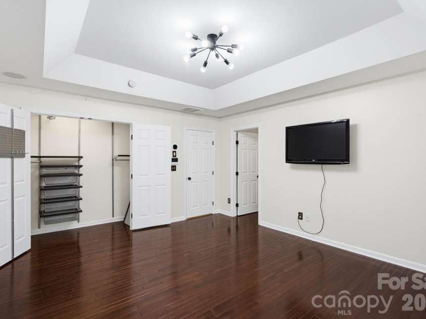 225 Lincoln Street, Charlotte, NC 28203.  MLS# CAR4402085, YatesRealty ID 38818. 