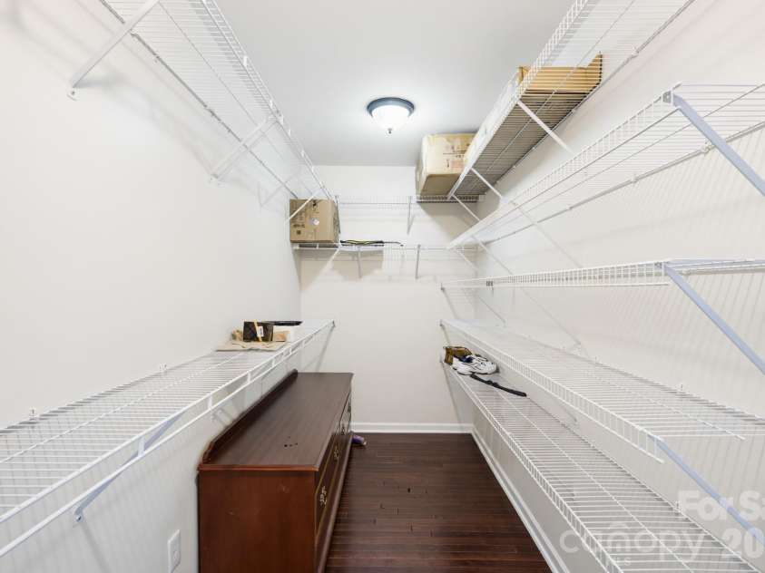 225 Lincoln Street, Charlotte, NC 28203.  MLS# CAR4402085, YatesRealty ID 38818. 