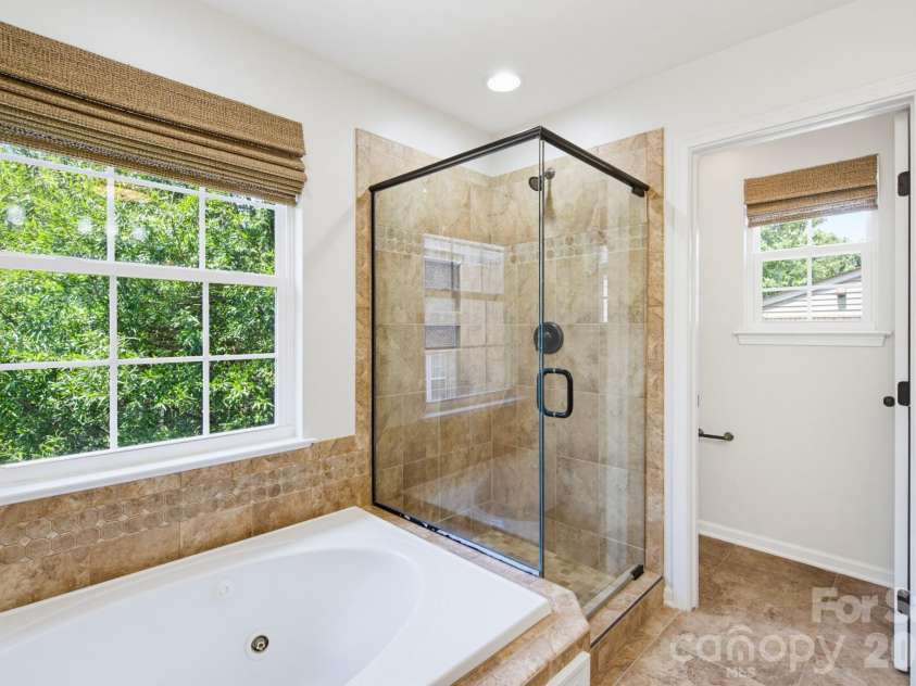 225 Lincoln Street, Charlotte, NC 28203.  MLS# CAR4402085, YatesRealty ID 38818. 