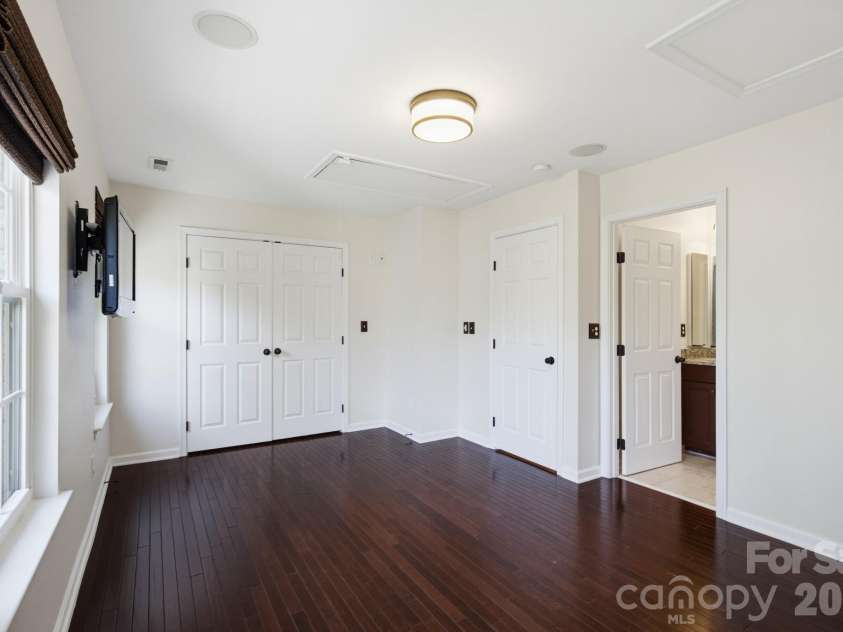 225 Lincoln Street, Charlotte, NC 28203.  MLS# CAR4402085, YatesRealty ID 38818. 