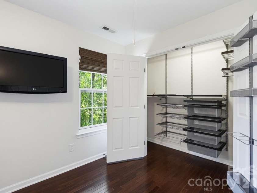 225 Lincoln Street, Charlotte, NC 28203.  MLS# CAR4402085, YatesRealty ID 38818. 