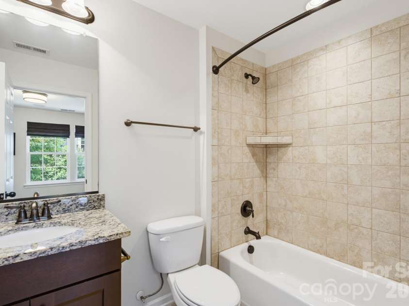 225 Lincoln Street, Charlotte, NC 28203.  MLS# CAR4402085, YatesRealty ID 38818. 