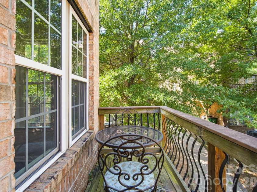 225 Lincoln Street, Charlotte, NC 28203.  MLS# CAR4402085, YatesRealty ID 38818. 