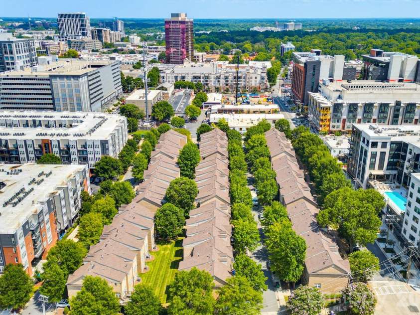 225 Lincoln Street, Charlotte, NC 28203.  MLS# CAR4402085, YatesRealty ID 38818. 