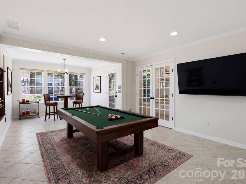 225 Lincoln Street, Charlotte, NC 28203.  MLS# CAR4402085, YatesRealty ID 38818. 
