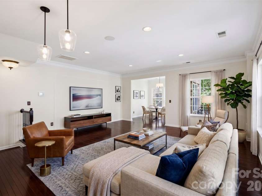 225 Lincoln Street, Charlotte, NC 28203.  MLS# CAR4402085, YatesRealty ID 38818. 